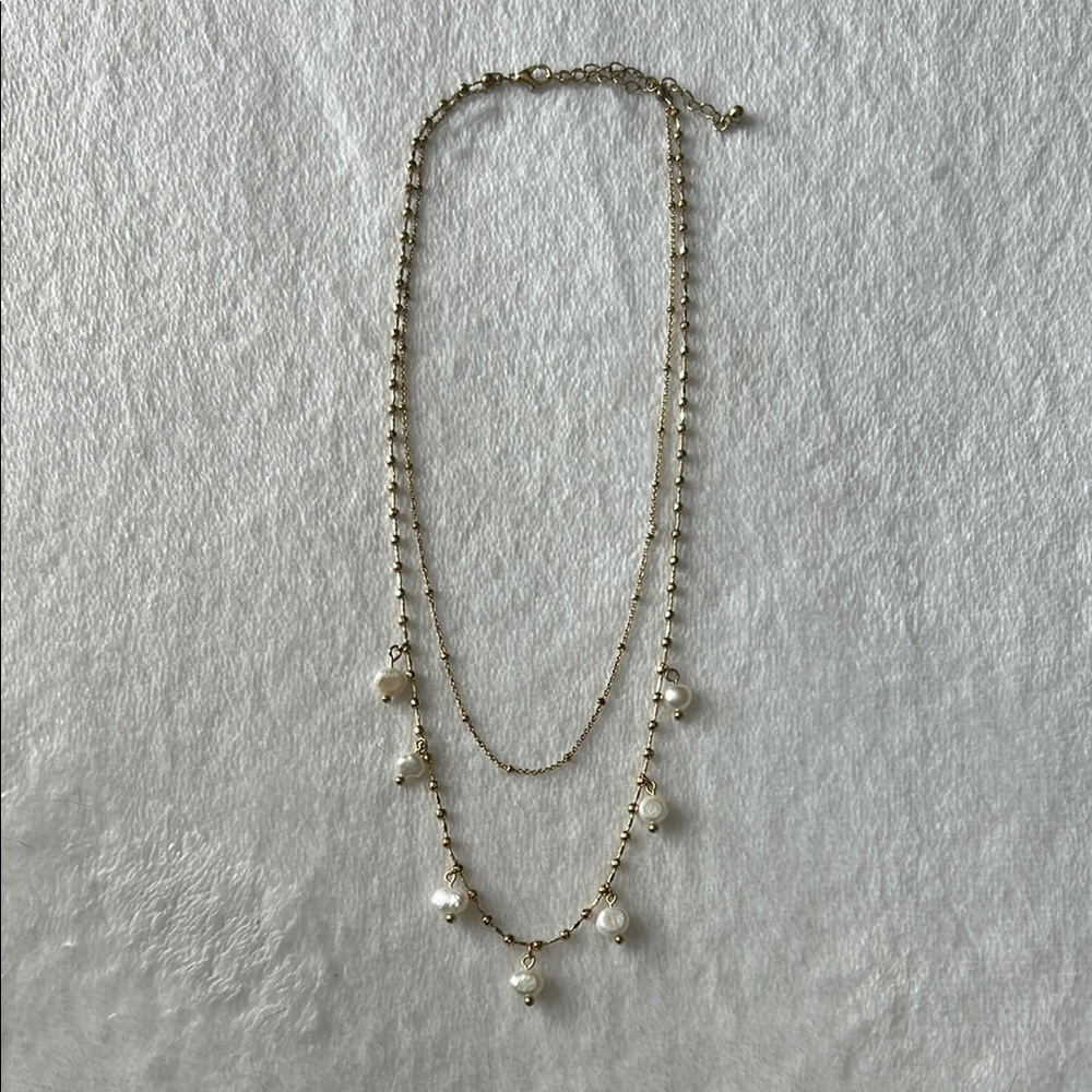 Elegant Gold and Pearl Necklace